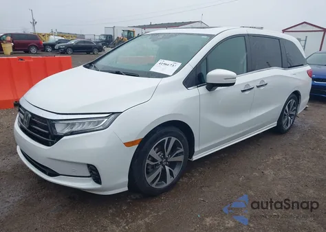 2021 Honda Odyssey Touring z USA, uszkodzony, nr VIN 5FNRL6H80MB008330